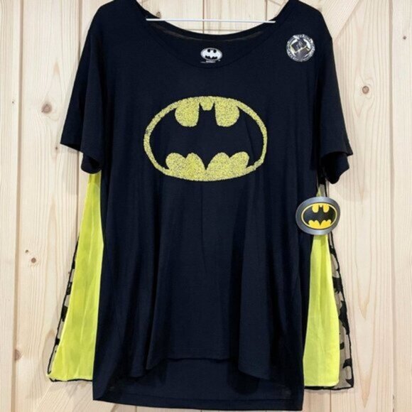 5/$20 NEW 3Pc XL Beaded Batman Tee & Cape Set - Picture 2 of 8